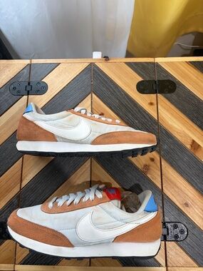 Nike kids Day break Retro Runner Sneakers in Tan, White and Blue